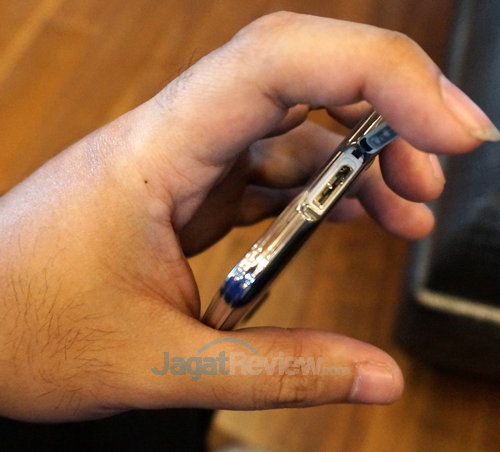 Lebih Dekat dengan Samsung Galaxy S5 4 Galaxy S5 - microUSB 3.0