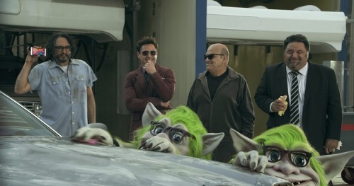 Cuplikan Iklan Change HTC, Robert Downey berada di nomor dua dari kiri.
