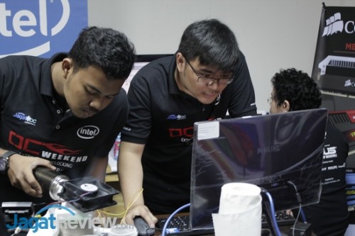 Team B: Iqbal Rizki (kiri) & Stephanus Salomo (kanan)