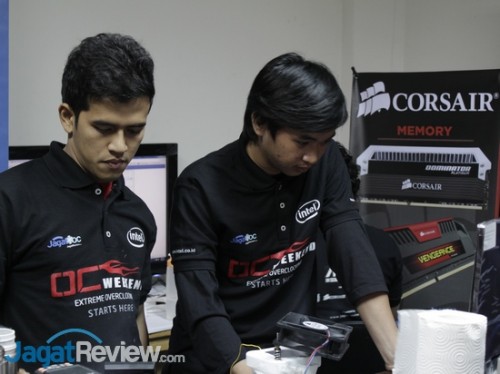 Team D: Windra (kiri) dan Adi Nurhasan (kanan)