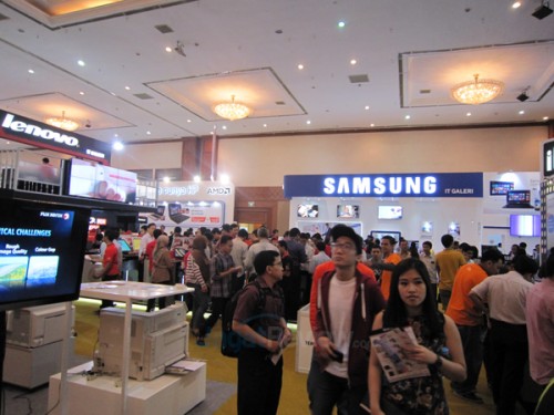 Mega Bazaar Consumer Show 2014 Resmi Dibuka 2 Suasana pameran hari pertama 1