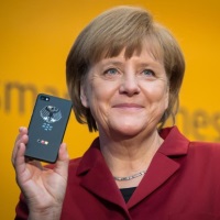 BlackBerry Teraman di Dunia Ini Dijual $2,770 2 The-government-official-SecuSmart-encrypted-BlackBerry-is-available-to-everyone-for-2770