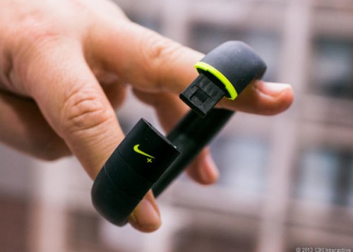 Nike Tertarik untuk Bekerjasama Lebih Lanjut dengan Apple 2 131204-cnet-03-Nike_Fuelband_SE_35829199_03_610x436