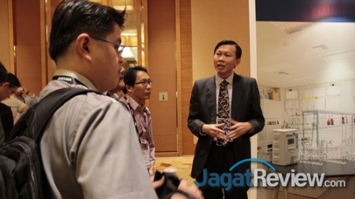 VMware Hadirkan Horizon 6: Solusi Aplikasi dan Virtual Desktop Tercanggih 1 William Ngoh, Senior Product Marketing Manager VMware ketika menjelaskan kemampuan dari Horizon 6.