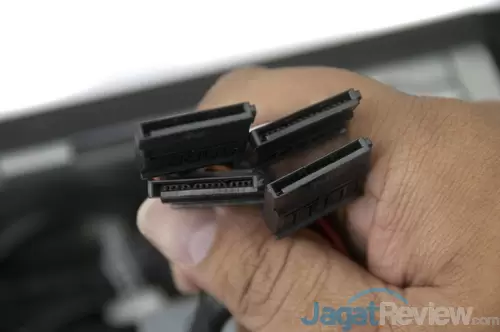 Review MSI Nightblade: PC Barebone Gaming Andalan MSI 10 MSI_Nightblade_Ports_Inside_SATA_Power