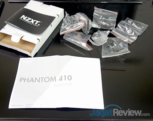 Hands-On Review Casing Special Edition: NZXT Phantom 410 Chimera! 2 Terdapat buku manual, perlengkapan, dan product guide