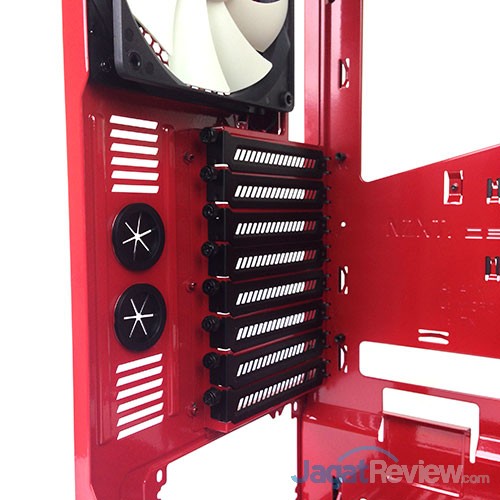 Hands-On NZXT Phantom 530: Hot, Red, And Sexy! 7 Jumlah slot ekspansi pada casing sebanyak 8 buah