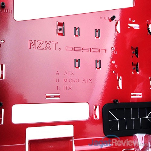 Hands-On NZXT Phantom 530: Hot, Red, And Sexy! 8 Spesifikasi motherboard yang diukir dibase tempat menaruh motherboard