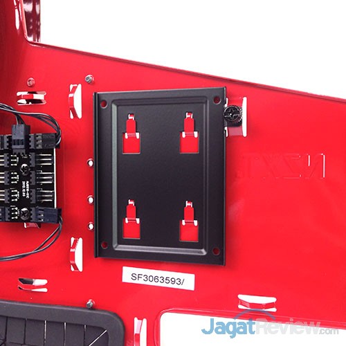 Hands-On NZXT Phantom 530: Hot, Red, And Sexy! 10 tempat SSD yang terpisah