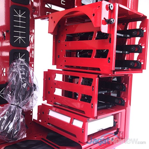 Hands-On NZXT Phantom 530: Hot, Red, And Sexy! 14 3 bagian HDD Drive yang dapat dilepas