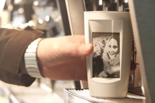 Mug Pintar Ini Gabungkan Teknologi E-book dan Jejaring Sosial 2 TBWAHelsinki_PauligMuki14