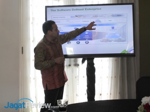 VMware Bawa Software Defined Enterprise ke Indonesia 2 Sanjay Mirchandani ketika menjelaskan SDE.