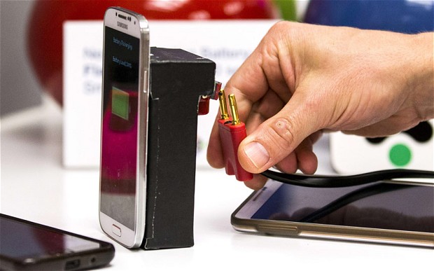 Charger Ini Bisa Isi Penuh Baterai Ponsel dalam 30 Detik 13 charger1