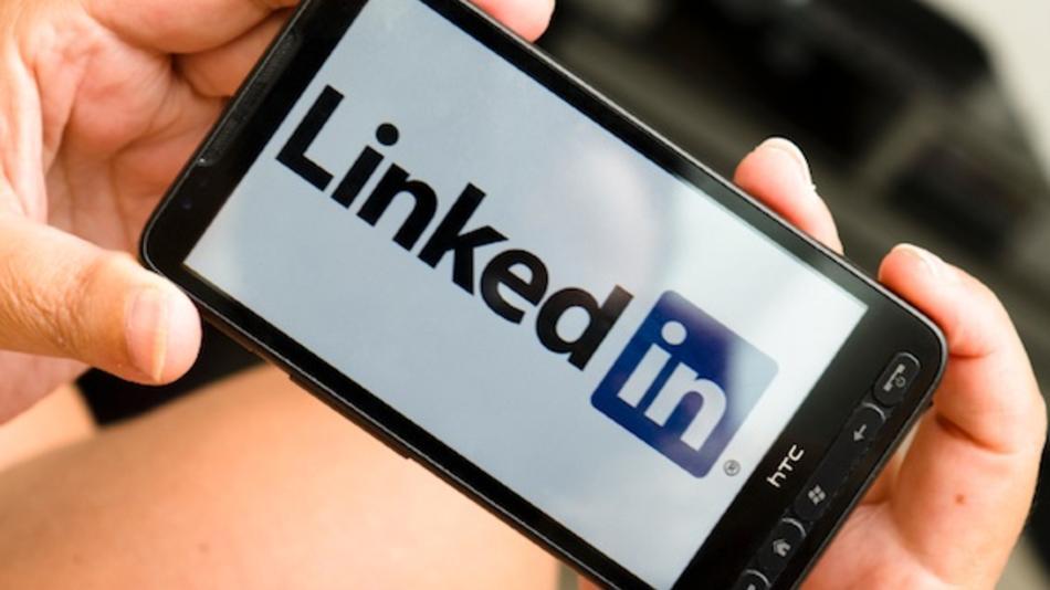 LinkedIn Raih 300 Juta User 27 linkedin revamps apps for smartphones ipads as mobile users grow pics 7c3af687b9