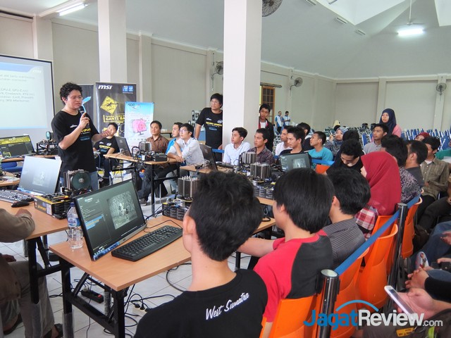 Techno Update 2014: Para Peserta Antusias dengan Workshop Ovecloking 13 workshoptechnoupdatebekasi2