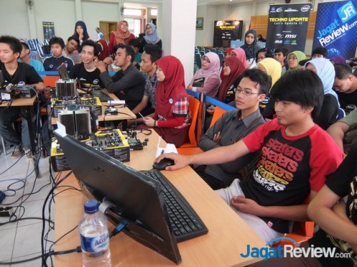 Techno Update 2014: Para Peserta Antusias dengan Workshop Ovecloking 6 workshoptechnoupdatebekasi4