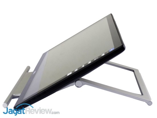 Hands-On Review Dell S2240T: Monitor Touchscreen dengan Stand Fleksibel 2 S2240T ketika diposisikan di kemiringan maksimal.