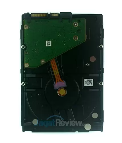 Review Seagate NAS HDD 4 TB: Hard Disk Kencang Khusus NAS 2 Seagate NAS HDD 4TB - Belakang