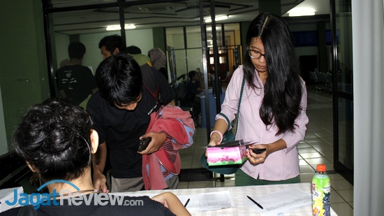 UPN Veteran Jakarta Siap Mengenal Teknologi Terkini di Techno Update 2014 2 Meja pendaftaran terus didatangi oleh peserta sejak jam 9 pagi tadi.