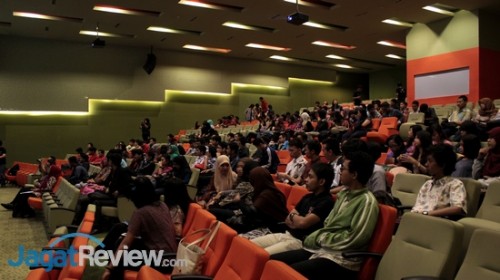 Sekitar 300 peserta antusias menyimak apa yang disampaikan oleh tim Jagat Review.