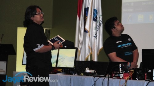 Tim Jagat Review langsung menjalankan benchmark untuk melihat perbandingan kemampuan SSD dengan HDD.