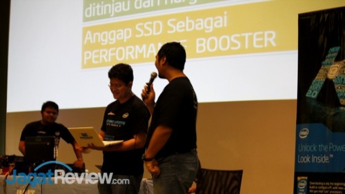 Tim Jagat Review juga menunjukkan efek penggunaan SSD untuk respon cepat dari laptop.