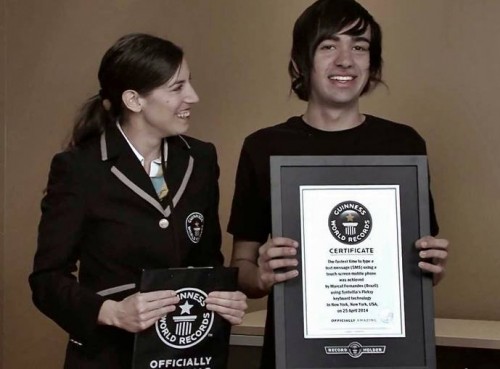 Remaja 16 Tahun Raih Rekor Pengetik Smartphone Tercepat 1 ketik