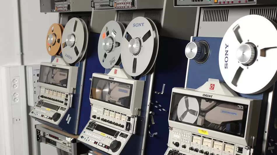 Sony Luncurkan Pita Kaset Berkasitas 185 Terabyte 1 sony tapes