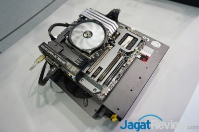 ASUS Boyong Motherboard Seri TUF di Computex 2014 10 DSC08844