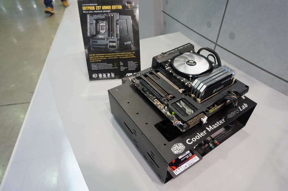 ASUS Boyong Motherboard Seri TUF di Computex 2014 14 DSC08845