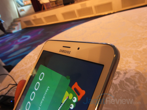 Samsung Galaxy Tab 4 Lebih Ramah untuk Anak 5 Terdapat bezel dipinggiran sehingga memiliki kesan cukup solid