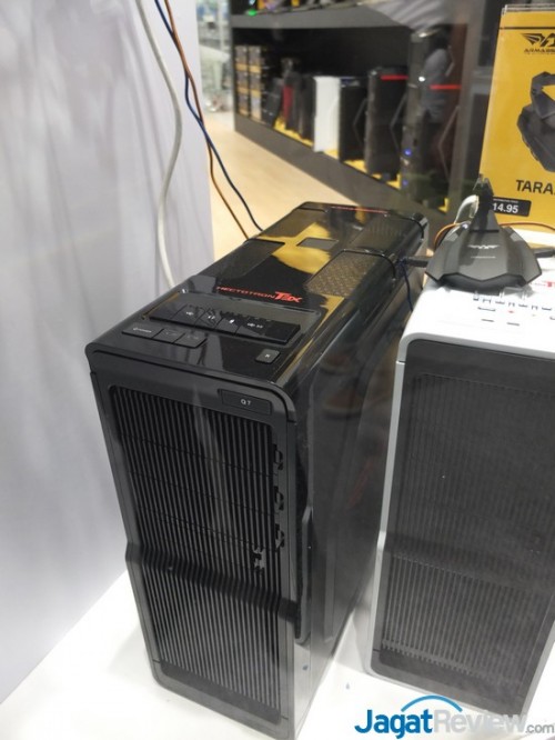 Computex 2014 Booth Raid: Armageddon, Power Logic, dan Sonic Gear 6 DSCF5860