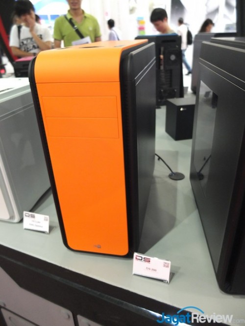 Computex 2014 Booth Raid: Aero Cool Casing, Fan, dan Power Supply 5 DSCF5877