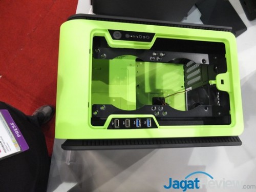 Computex 2014 Booth Raid: Aero Cool Casing, Fan, dan Power Supply 9 DSCF5879