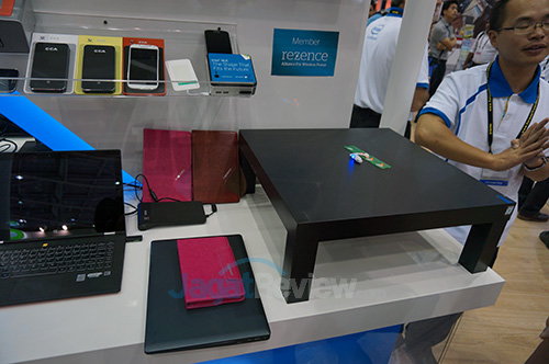 Computex 2014 Booth Raid: Intel 55 Intel Booth Raid - Wireless Chareger