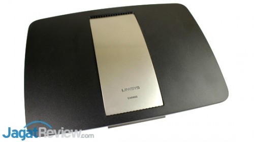 Hands-On Review Linksys EA6900: Router Wireless AC yang  Linksys EA6900 - 05