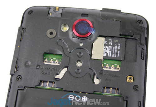 Review Acer Liquid Z4: Smartphone Android Mumpuni di Bawah Satu Juta 17 Back cover dibuka, Anda akan menemukan slot dual-SIM (micro) dan slot microSD