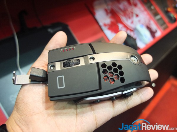 Computex 2014: Jajaran Tt eSPORTS Gaming Keyboard, Mouse, dan Headset Terbaru 126 TteSPORTS COMPUTEX2014 i12
