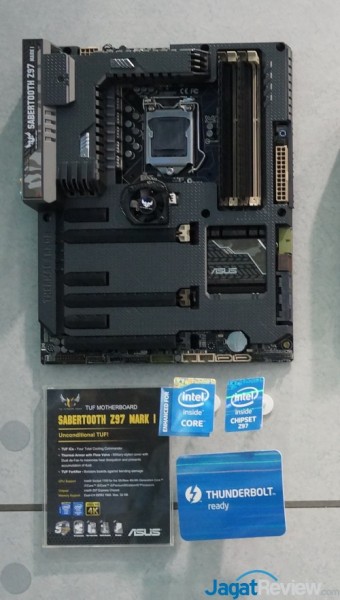 ASUS Boyong Motherboard Seri TUF di Computex 2014 8 Z97 Sabretooth Mark 1. Varian TUF yang satu ini berukuran ATX dan dilengkapi dengan armor yang membuat board tersebut semakin menarik.