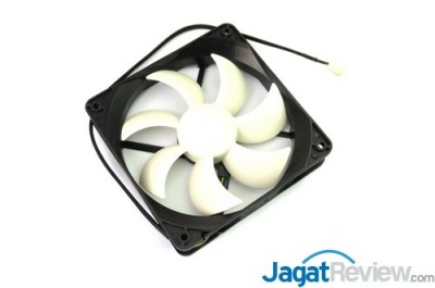 Review Thermaltake Water 3.0 Performer C: Watercooling Termurah untuk AMD dan Intel 5 DSC09524