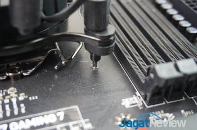 Review Thermaltake Water 3.0 Performer C: Watercooling Termurah untuk AMD dan Intel 10 DSC09590