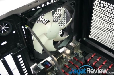 Review Thermaltake Water 3.0 Performer C: Watercooling Termurah untuk AMD dan Intel 14 DSC09599