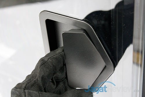 Hands-On Review Casing Corsair Graphite 760T: Produk Terbaru Line-Up Graphite 4 hingga terdengar seperti bunyi pintu terbuka