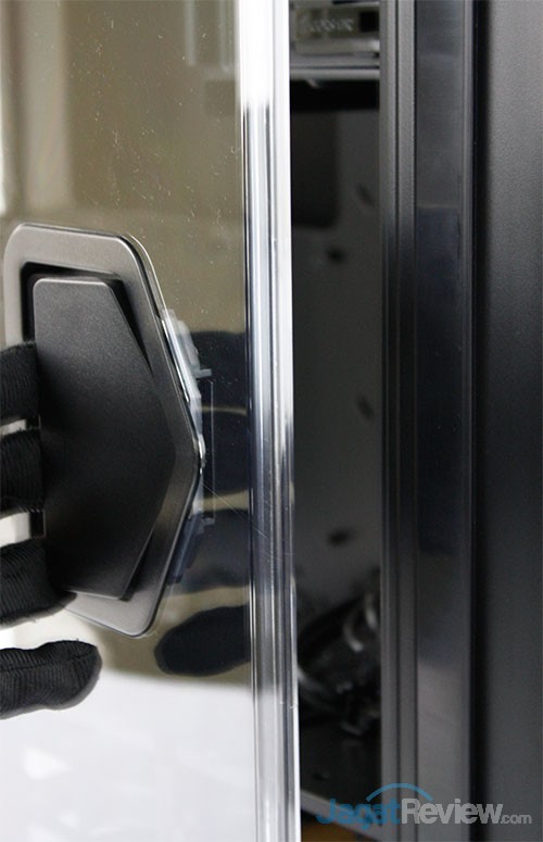 Hands-On Review Casing Corsair Graphite 760T: Produk Terbaru Line-Up Graphite 5 lalu tinggal tarik kearah luar casing bersamaan dengan daun casing samping