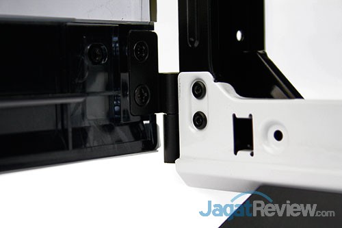 Hands-On Review Casing Corsair Graphite 760T: Produk Terbaru Line-Up Graphite 7 engsel dari daun casing terlihat dari dalam