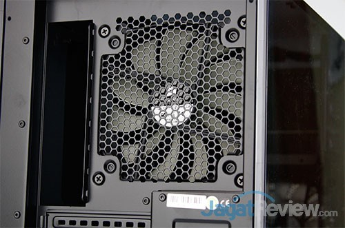Hands-On Review Casing Corsair Graphite 760T: Produk Terbaru Line-Up Graphite 3 Corsair memberikan sebuah kipas 140 mm untuk bagian belakang casing