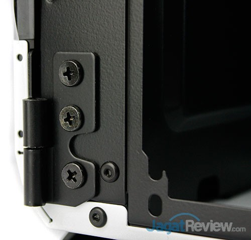 Hands-On Review Casing Corsair Graphite 760T: Produk Terbaru Line-Up Graphite 6 Pada bagian ini terlihat janggal, ada engsel! mari simak gambar berikutnya untuk mengetahui lebih lanjut