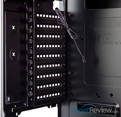Hands-On Review Casing Corsair Graphite 760T: Produk Terbaru Line-Up Graphite 4 9 buah Slot ekspansi terlihat dari dalam