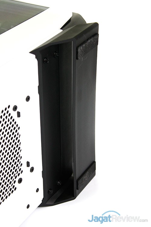 Hands-On Review Casing Corsair Graphite 760T: Produk Terbaru Line-Up Graphite 8 Tampak kaki penyangga casing