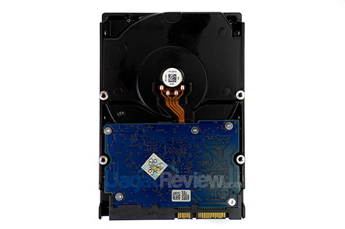 Review HGST Deskstar NAS 4 TB: Hard Disk Data yang Kencang 2 HGST Deskstar NAS - Belakang